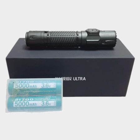  OLIGHT LEDフラッシュライト 箱イタミ有 程度A マグネットケーブル・充電池2個・ケース・外箱付 WARRIOR ULTRA
