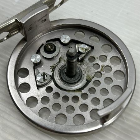 ufmウエダ フライリール カンタータ 2200