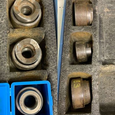  IZUMI コードレスロボパンチ　ケース、充電器、バッテリー1個、パンチコマ付 REC-5PD