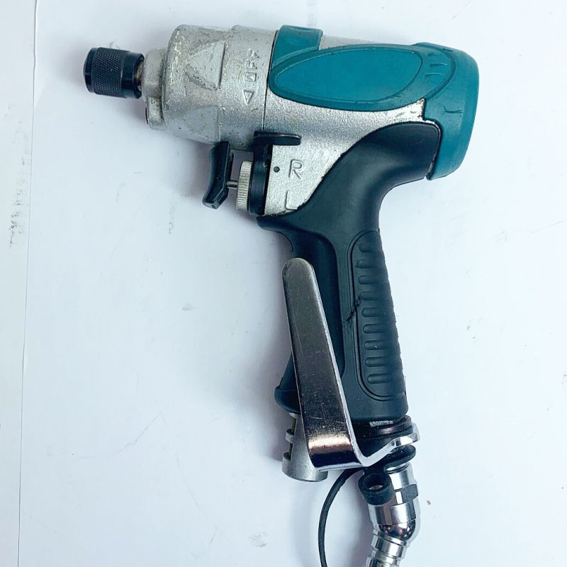 中古】 MAKITA マキタ 常圧 エアインパクトドライバ ケース付 AD604