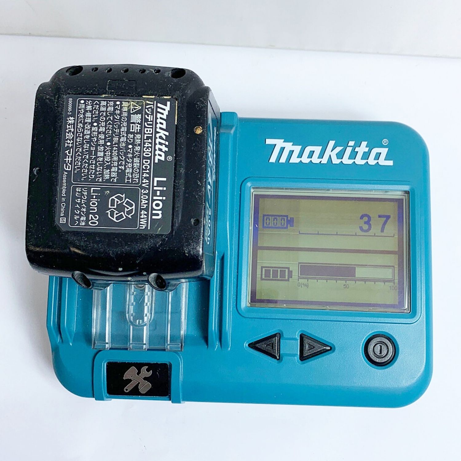 中古】 MAKITA マキタ 充電式ファン バッテリ（14.4V)1個付 CF203DZW