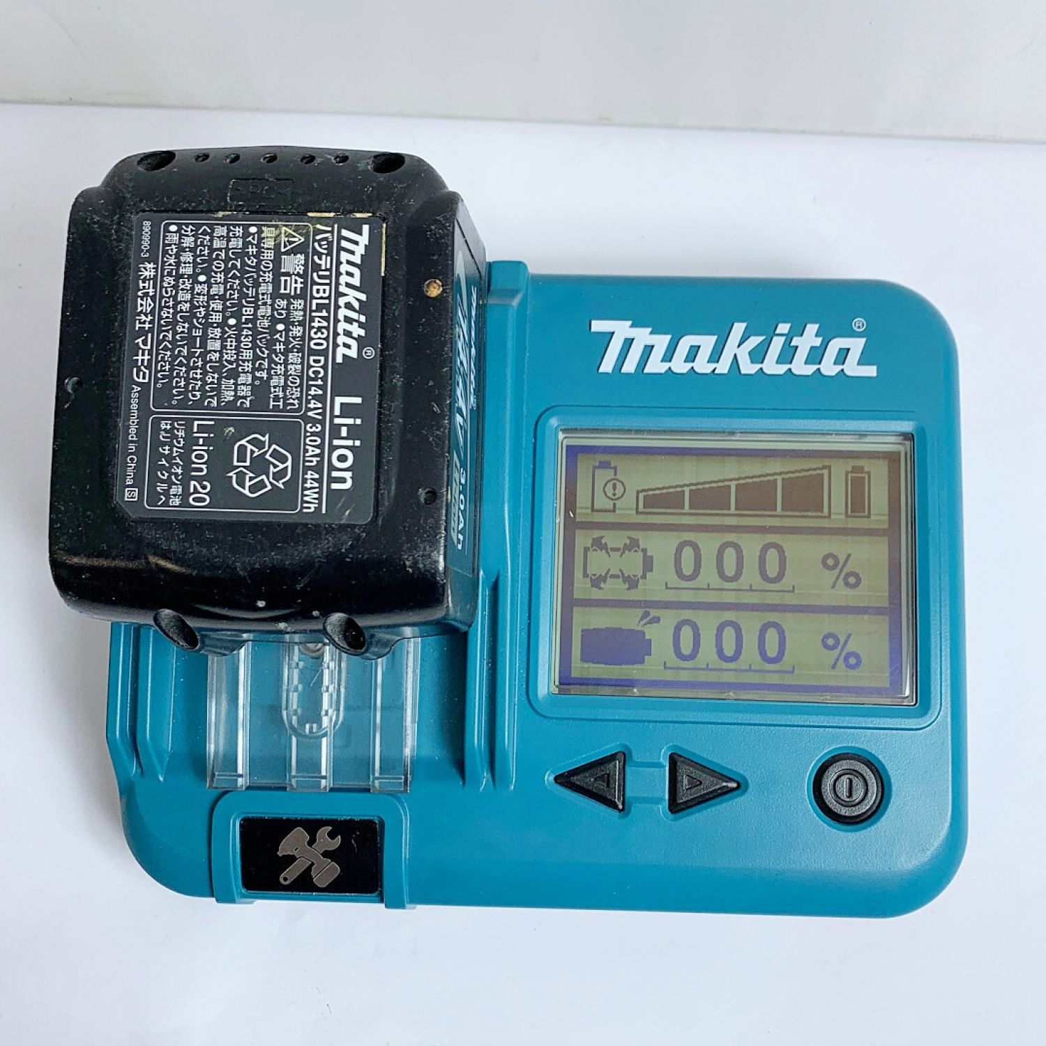 中古】 MAKITA マキタ 充電式ファン バッテリ（14.4V)1個付 CF203DZW