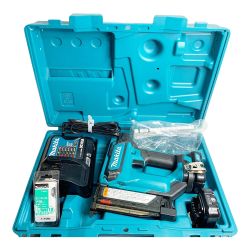 ♭♭ MAKITA マキタ 10.8V　充電式ピンタッカ　ケース、バッテリー2個、充電器付 PT354D ※バッテリー1つ非純正 Aランク