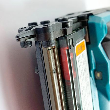  MAKITA マキタ 10.8V　充電式ピンタッカ　ケース、バッテリー2個、充電器付 PT354D ※バッテリー1つ非純正