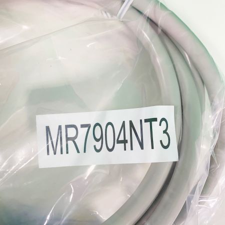  明工社 横型OA抜け止め接地タップ4個口×5個入 MR7904NT3 