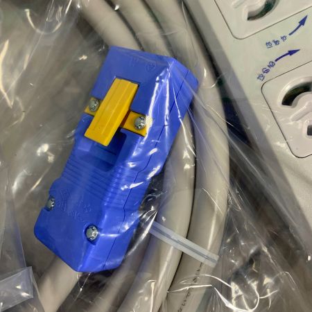   横型OA抜け止め接地タップ6個口×5個入 MR7906NT3 