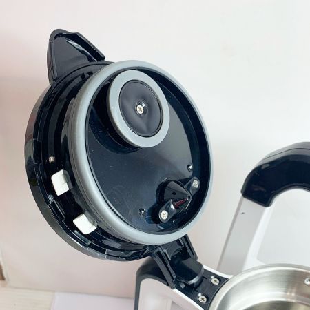  MAKITA マキタ 充電式ケトル　スレあり　本体のみ 18v×2 KT360D ホワイト