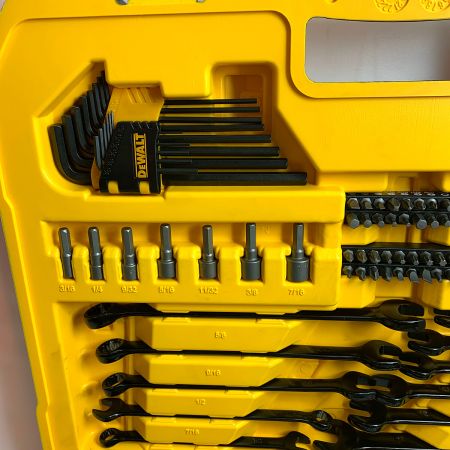  DEWALT デウォルト　メカニックツールセット　184PC