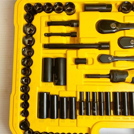  DEWALT デウォルト　メカニックツールセット　184PC