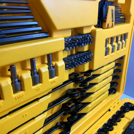  DEWALT デウォルト　メカニックツールセット　184PC