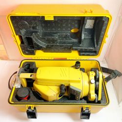 ♭♭ TOPCON トータルステーション【液晶に難あり】2023.4校正済と記載あり【通電のみ確認】ケースに割れあり CS-101F Cランク