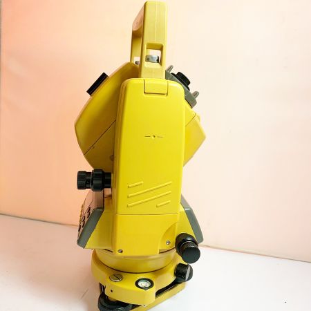  TOPCON トータルステーション【液晶に難あり】2023.4校正済と記載あり【通電のみ確認】ケースに割れあり CS-101F