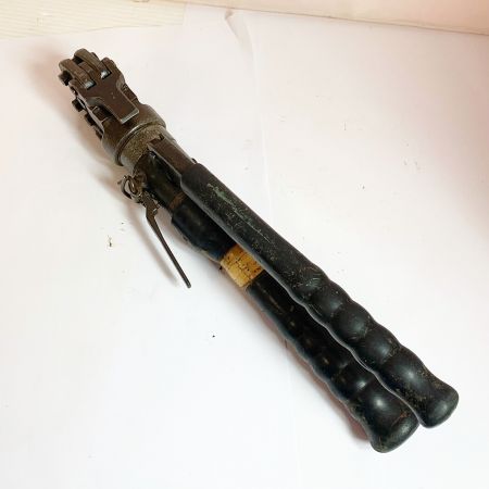  泉精機 IZUMI　手動油圧カッター　持ち手に難あり S-55A ブラック