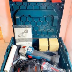 ♭♭ BOSCH ボッシュ 18V　コードレスディスクグラインダ　充電器・充電池2個・ケース付 GWS18V-100C ネイビー Aランク
