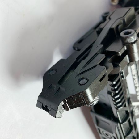  MAKITA マキタ 高圧フロアタッカ　エアダスタ付　フロア用ステーブル　4ＭＡ線 AT451H レッド