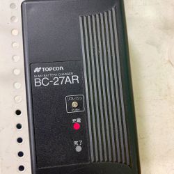 ♭♭ TOPCON  バッテリーチャージャー 動作確認済　※バッテリーは付属しておりません BC-27AR Bランク