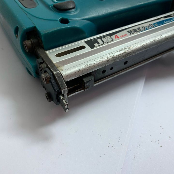 MAKITA マキタ 充電式タッカ 本体のみ 14.4v ST420D ブルー MAKITA マキタ 充電式タッカ 本体のみ 14.4v ST420D ブルー