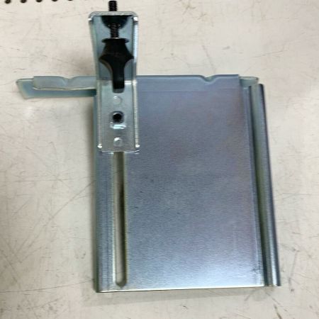  MAKITA マキタ 82ｍｍ　充電式カンナ　集塵袋ヨゴレあり　2023年製 KP181DZ