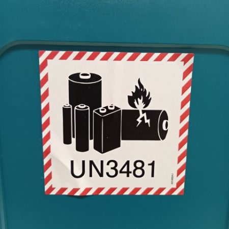 MAKITA マキタ 電動工具 丸のこ 未使用品(S) 充電器・充電池2個・ケース付 165mm 40v HS001GRDX