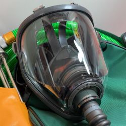 ♭♭ 重松製作所 送気マスク　ビニールホース、携行袋付き 送気マスク グリーン Bランク