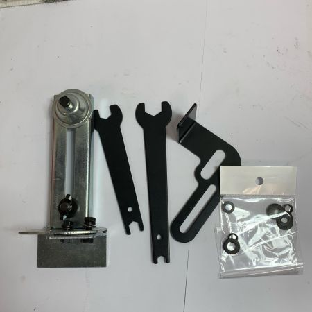  MAKITA マキタ 卓上グラインダ　ワイヤーホイル　砥石付 GB602