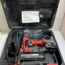 ♭♭ MAX マックス 充電式ピンネイラ　充電器・充電池1個・ケース付 コードレス式 14.4v/18v 5.0Ah TJ-35P レッド Bランク