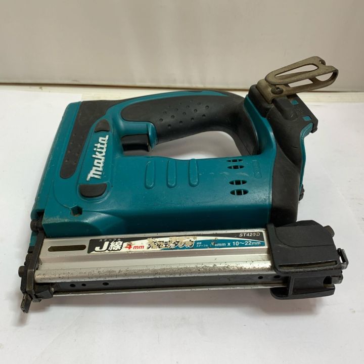 MAKITA マキタ 14.4v 充電式タッカ 本体のみ ST420D - 中古 MAKITA マキタ 14.4v 充電式タッカ 本体のみ ST420D - 中古