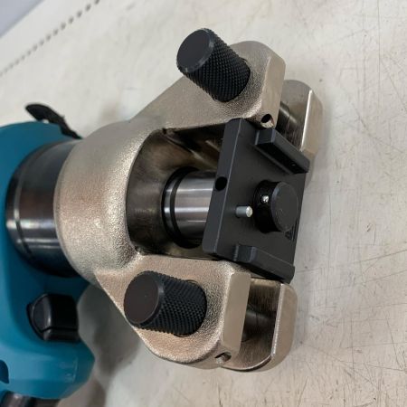  MAKITA マキタ 18v充電式圧着機　アタッチメント各種・充電器・充電池2個・ケース付 バッテリー充電回数1回/2回 TC300D