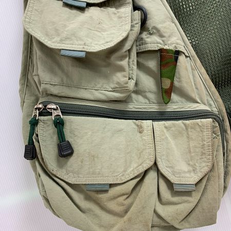  SIMMS フィッシングベスト 着用感あり 目立つヨゴレあり カーキ x グリーン系 S/Mサイズ