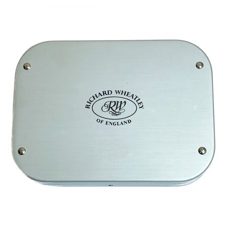  RICHARD WHEATLEY フライケース　ウエットフライ付　12.3×9×2.4cm シルバー