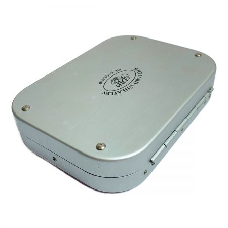  RICHARD WHEATLEY フライケース　ウエットフライ付　12.3×9×2.4cm シルバー