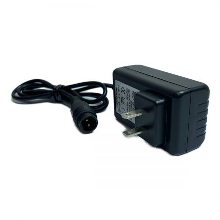  DAIWA ダイワ バッテリー　充電器、ケース付 BM2000 ブルー x ブラック