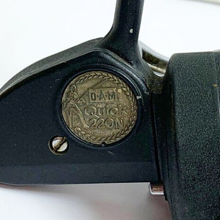  DAM キズ有 クイック220N　スピニングリール