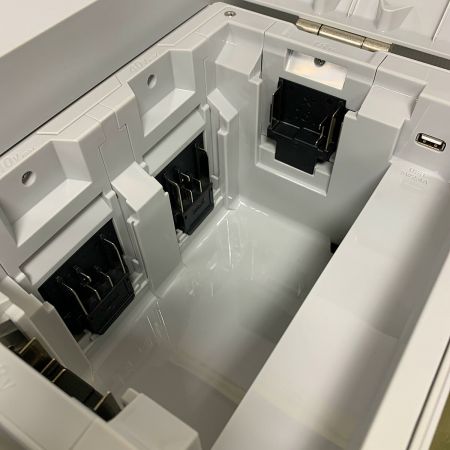  MAKITA マキタ  充電式保冷温庫 本体のみ CW001G オリーブ