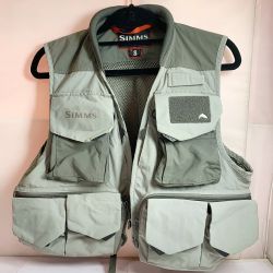 ★★ SIMMS シムス　フィッシングベスト　細かなヨゴレあり　Sサイズ Bランク