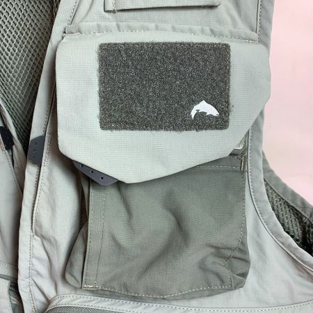  SIMMS シムス　フィッシングベスト　細かなヨゴレあり　Sサイズ