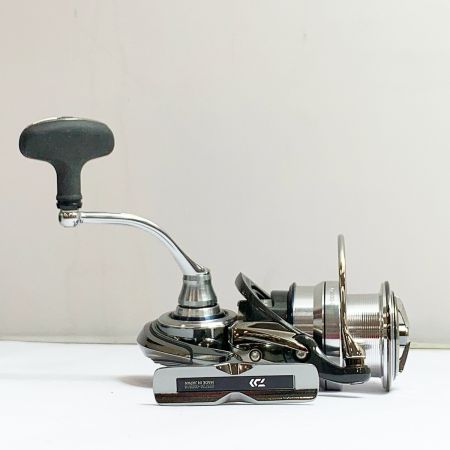  DAIWA ダイワ 18イグジスト LT3000CH　スピニングリール　箱、ポーチ付 055720