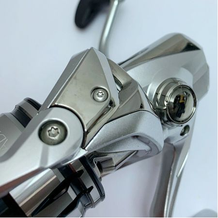  SHIMANO シマノ 19ストラディック C3000XG　スピニングリール　本体のみ 04020