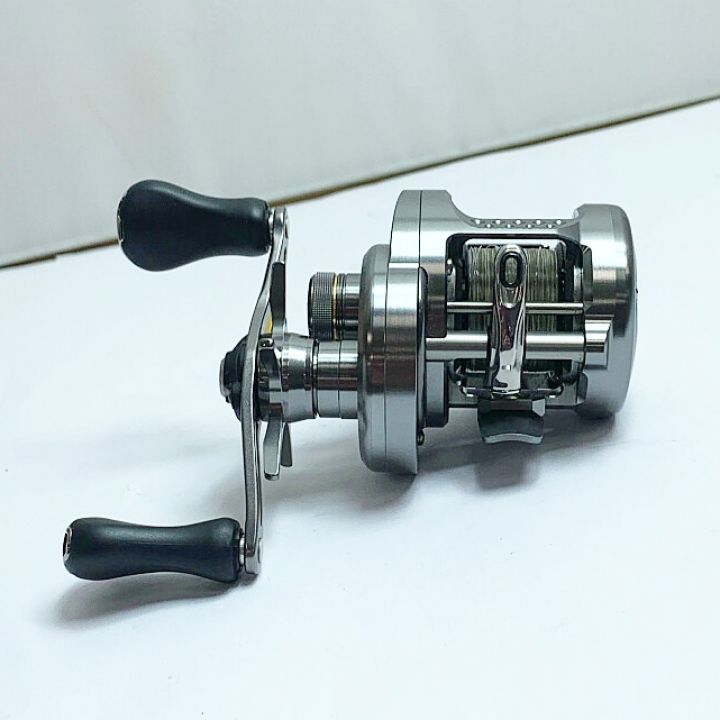 SHIMANO シマノ 17カルカッタコンクエストBFS HG-R ベイトリール 17カルカッタコンクエストBFS HG-R  03675｜中古｜なんでもリサイクルビッグバン