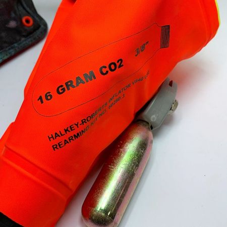  mazume マズメ インフレータブルライフジャケット　ボンベ期限2021年