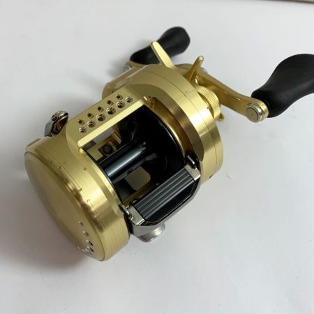  SHIMANO シマノ 23 カルカッタコンクエストMD 400XG ベイトリール　打痕跡あり 045959