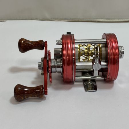  ABU アンバサダー2500C アベイルスプール　ベイトリールキズ、使用感あり ｱﾝﾊﾞｻﾀﾞｰ2500C レッド