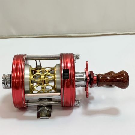  ABU アンバサダー2500C アベイルスプール　ベイトリールキズ、使用感あり ｱﾝﾊﾞｻﾀﾞｰ2500C レッド