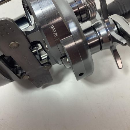 SHIMANO シマノ ベイトリール  03978 19カルカッタコンクエストD 本体のみ