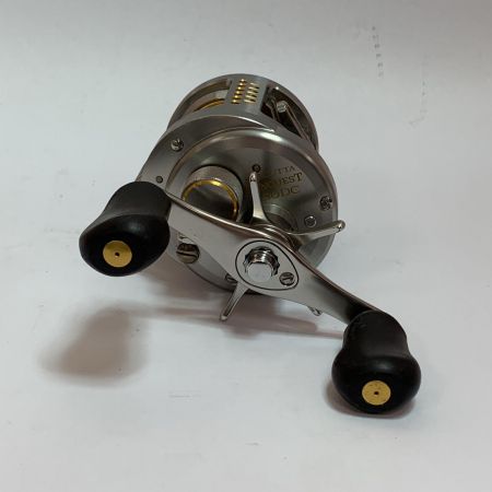 SHIMANO シマノ 05カルカッタコンクエスト250DC キズ有 ベイトリール 01876