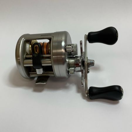  SHIMANO シマノ 05 カルカッタ 101  ベイトリール　本体のみ 01958