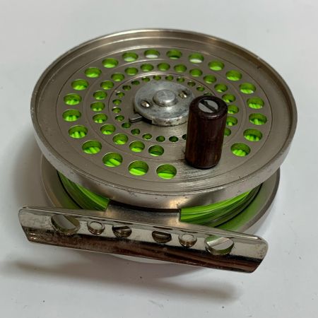  ufmウエダ フライリール　目立つキズ、スレあり CANTATA 2200