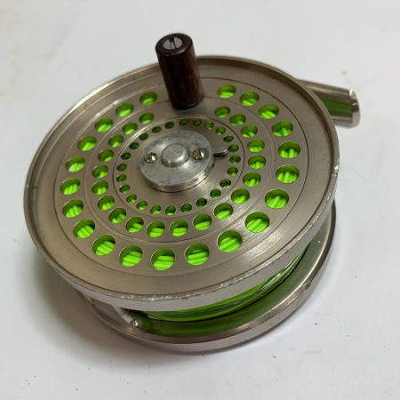  ufmウエダ フライリール　目立つキズ、スレあり CANTATA 2200