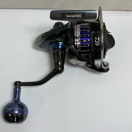  DAIWA ダイワ 15ソルティガ 5000H 　スピニングリール　ポーチ付 059557