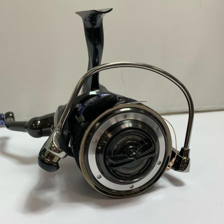  DAIWA ダイワ 15ソルティガ 5000H 　スピニングリール　ポーチ付 059557